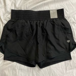 High rise active lined shorts with pockets size L